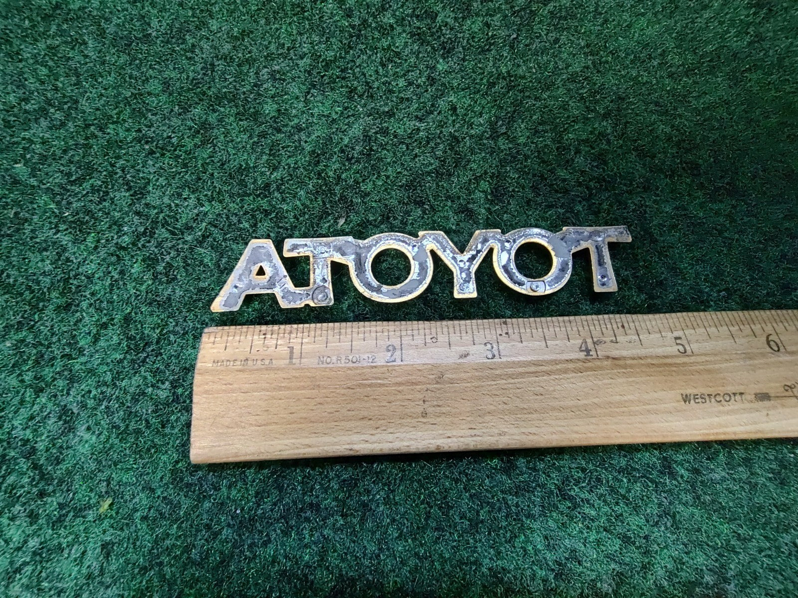 Toyota 1997-2001 Camry Gold Rear Trunk Emblem Badge Logo Name 75447-AA010 9L3