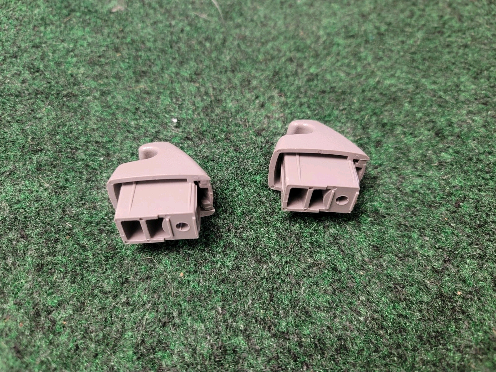 GM OEM 07-17 Acadia Limited Roof Interior Trim Sunvisor Support 15877013 (2)