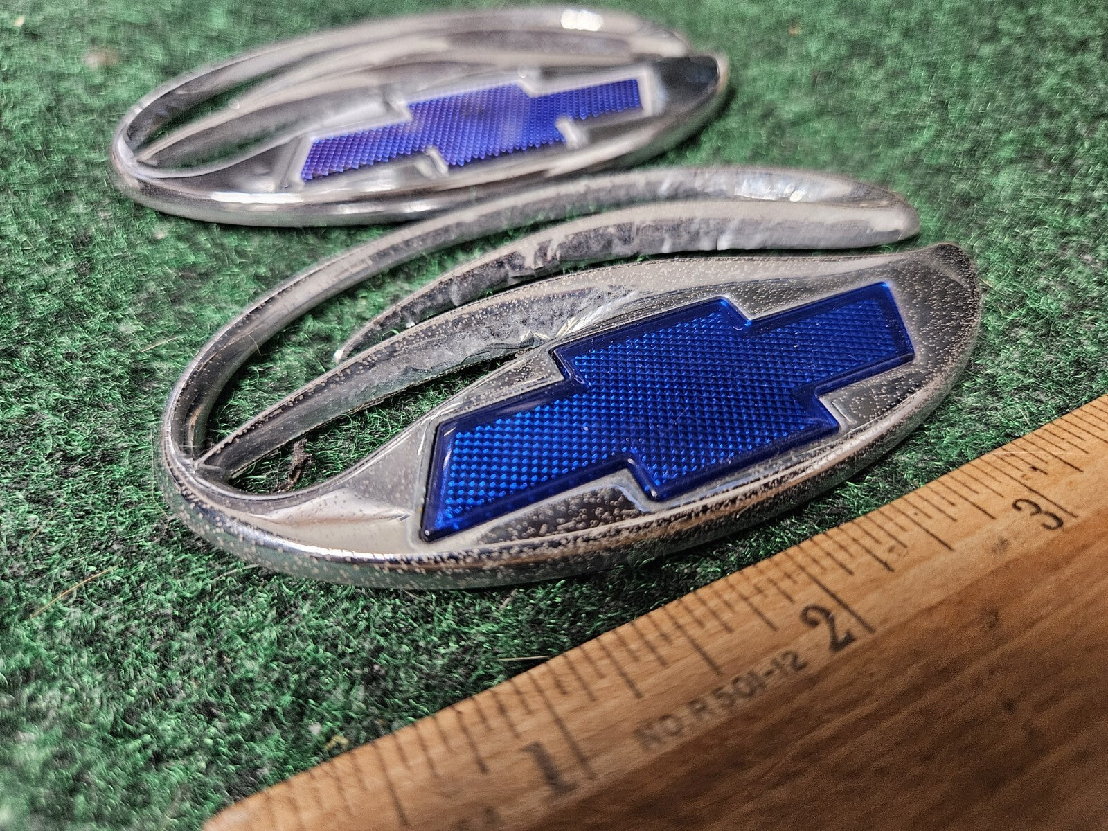 (2) 1997-2003 CHEVROLET MALIBU REAR LID EMBLEM LOGO BADGE SIGN 3M3