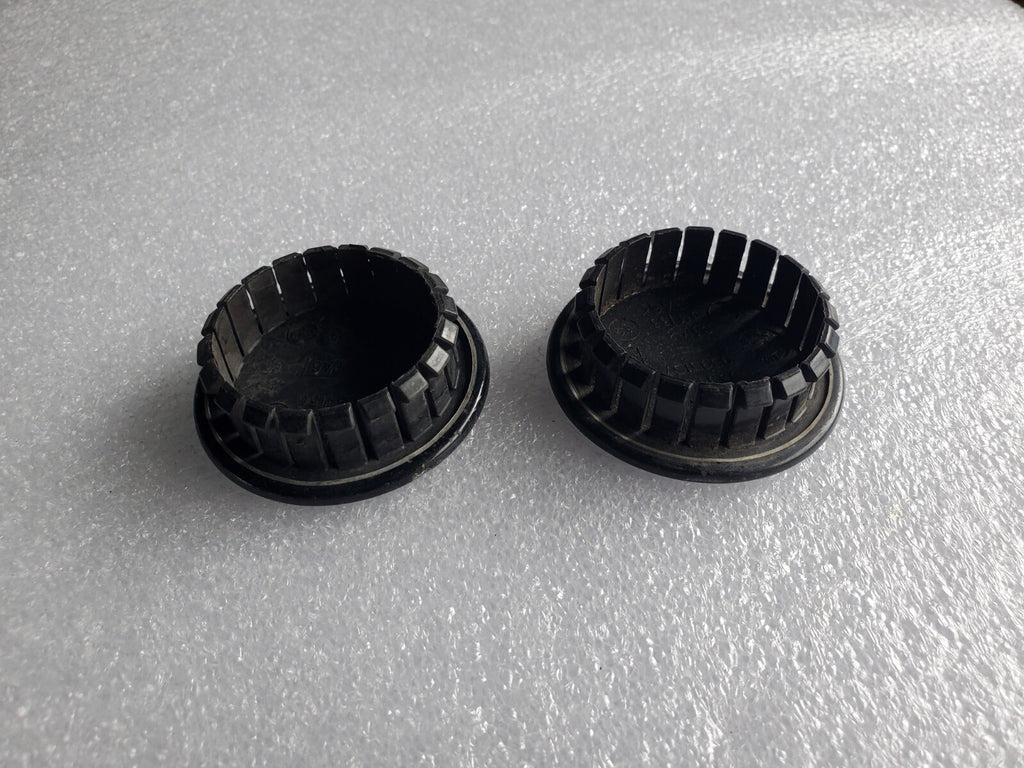 (2) OEM ORIGINAL 2003-2008 PONTIAC VIBE CENTER CAPS P/N 9593169 / 9594156 VNT