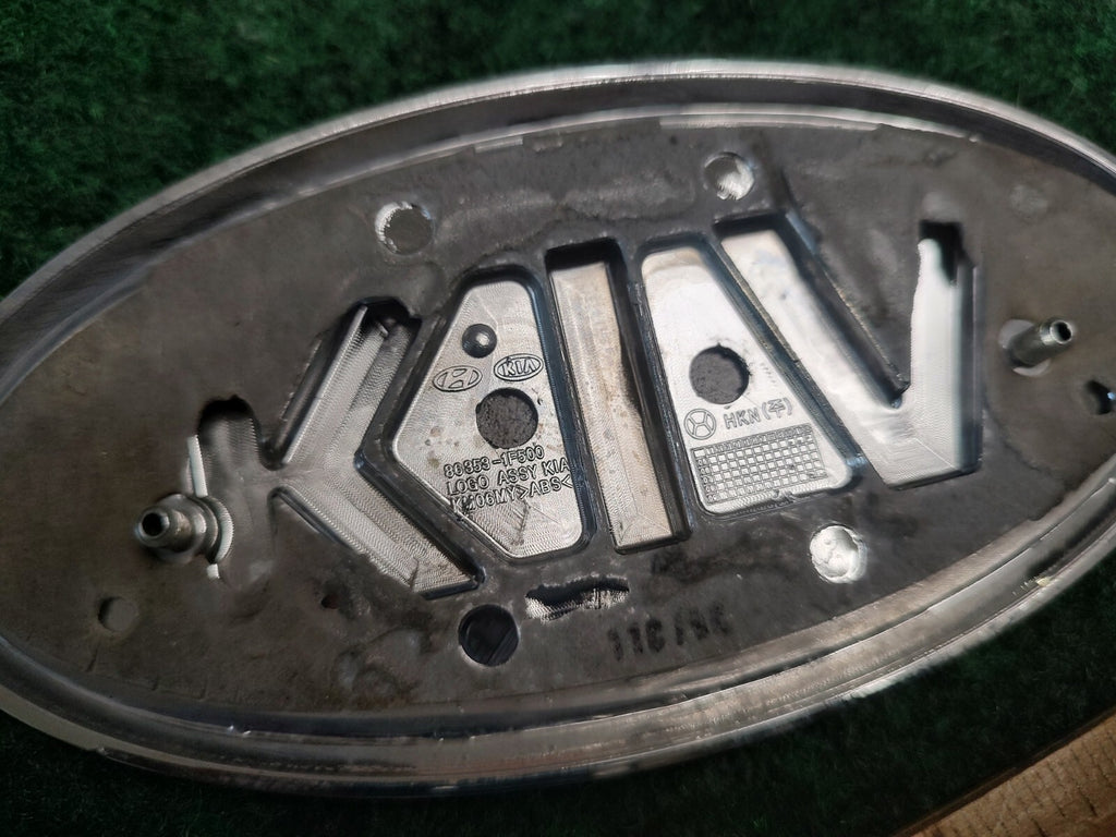 2007-2010 Kia Sportage Liftgate Emblem Nameplate 86353-1F500  3S8