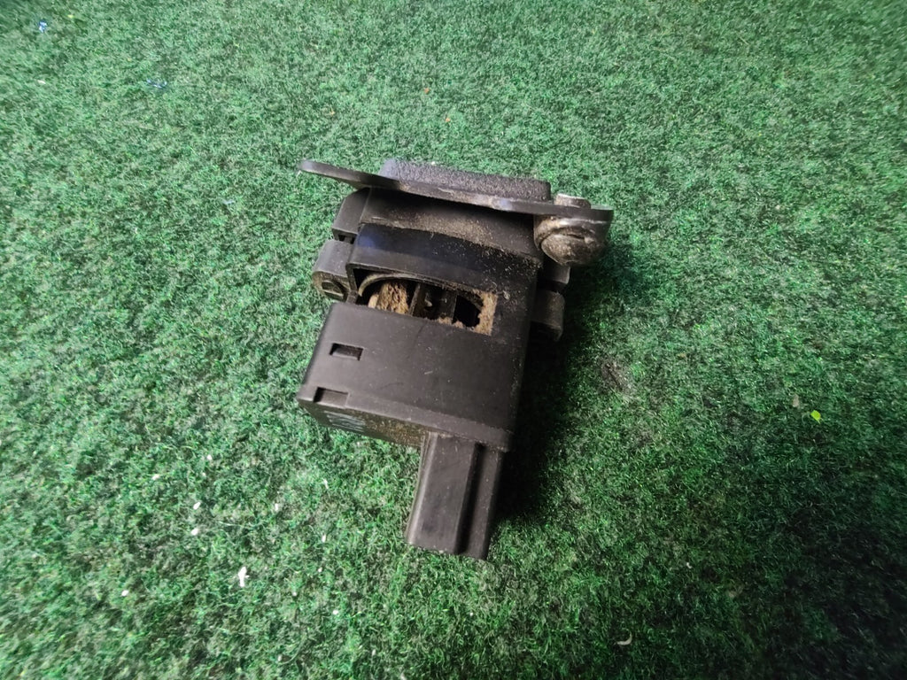 2013-2016 FORD FUSION LINCOLN MKZ AC DEFROST SENSOR RELAY SWITCH DG9H-19T562 4L8
