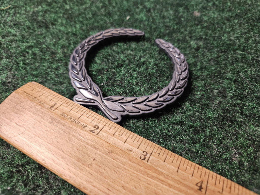 CADILLAC WREATH EMBLEM 00-01 DEVILLE CATERA 00 01 ESCALADE OEM 25676908 3M3