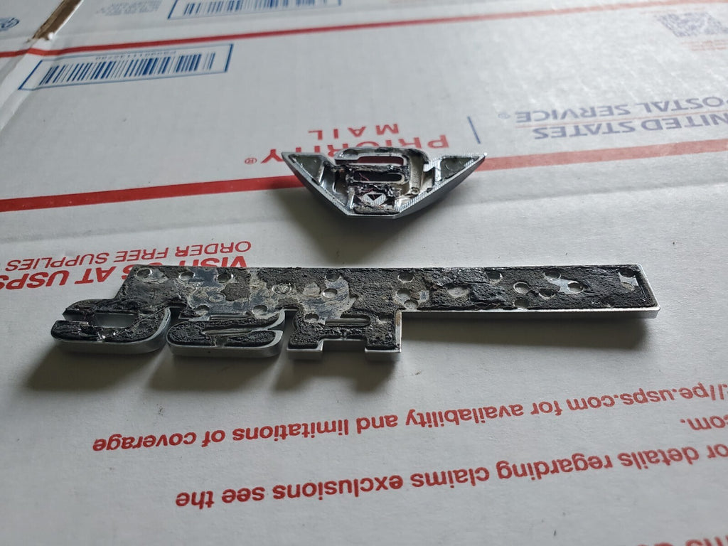 ( Ford Expedtion Explorer Rear Chrome ADVANCE TRAC RSC NAMEPLATE Emblem 3L6 V6