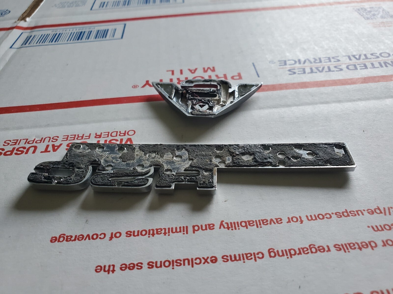 ( Ford Expedtion Explorer Rear Chrome ADVANCE TRAC RSC NAMEPLATE Emblem 3L6 V6