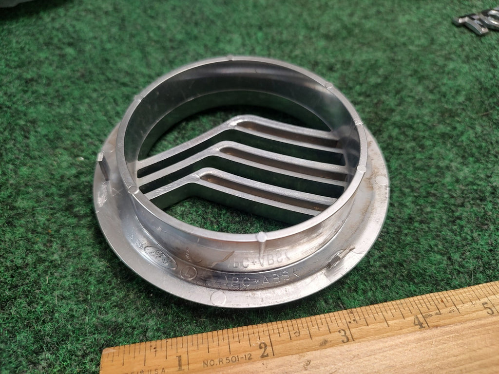02 03 04 05 MERCURY MOUNTAINEER FRONT GRILLE EMBLEM LOGO BADGE SIGN SYMBOL 3S2