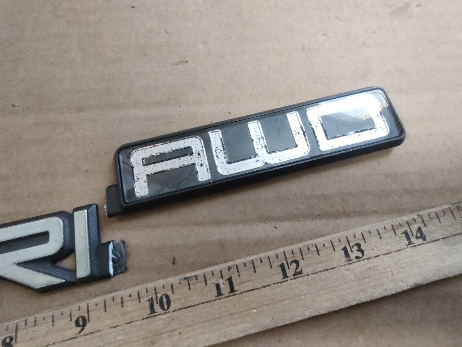 1996-2004 GMC Safari AWD Decal Logo Badge Name Plate Emblem Cracked DL1