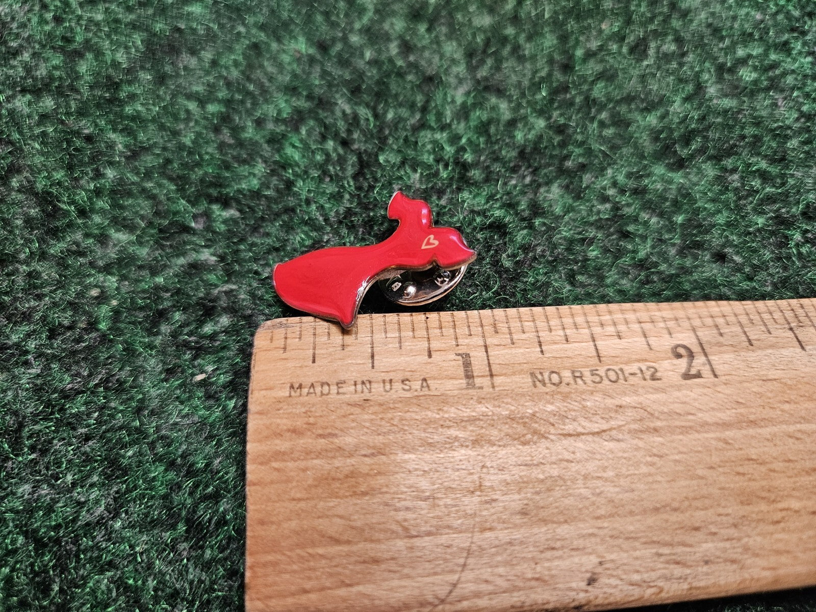 Red Dress Heart Awareness Enamel Lapel Pin Silver Tone Brooch Clutch Back Nurse
