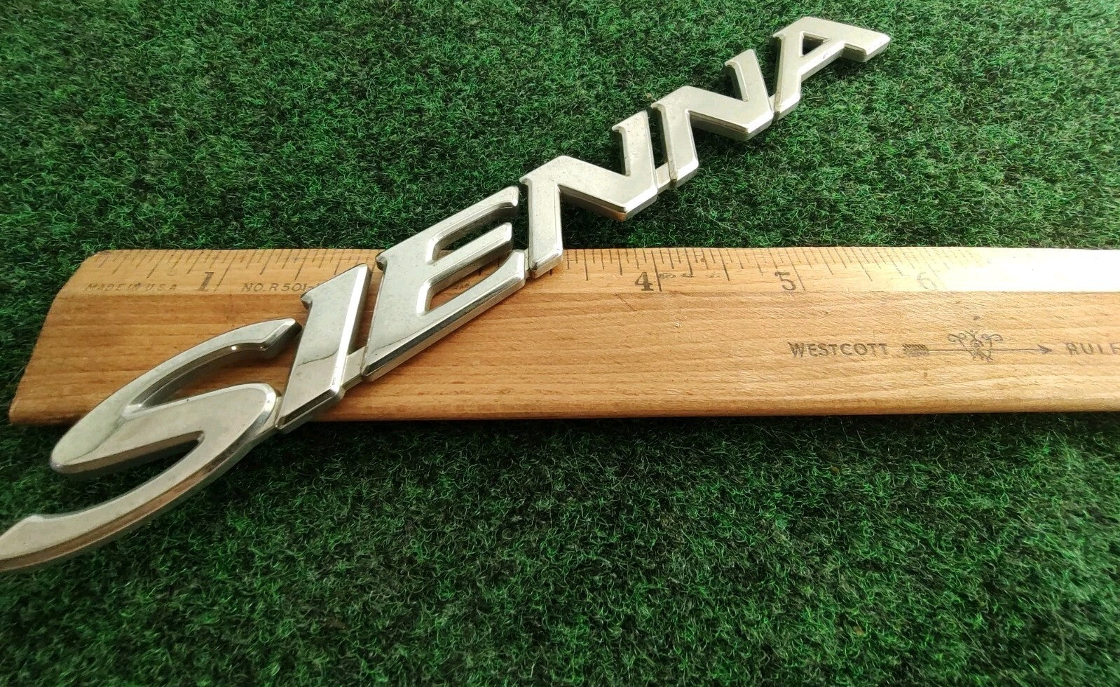TOYOTA SIENNA  REAR LID GATE CHROME EMBLEM LOGO BADGE SIGN OEM Name Plate 5S5