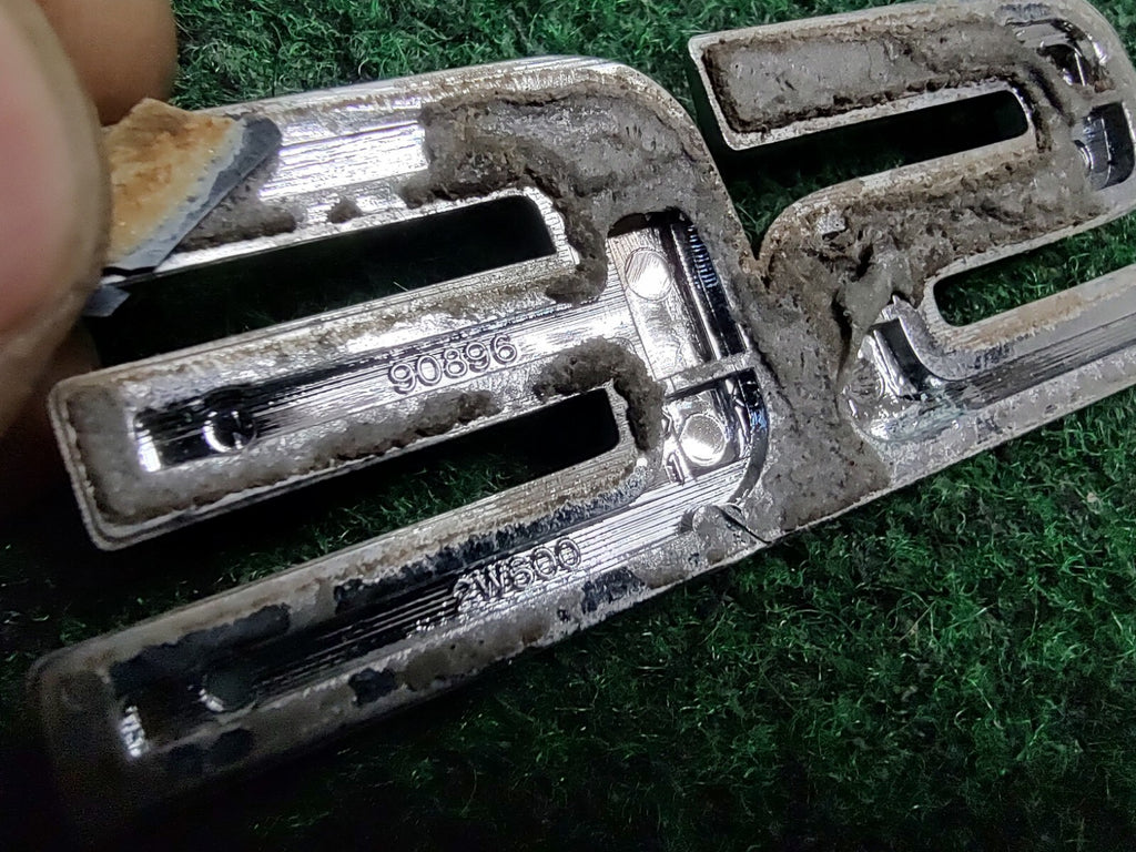 1999-2004 Nissan Pathfinder SE Rear Hatch Liftgate Emblem Badge 908962W600 2S9