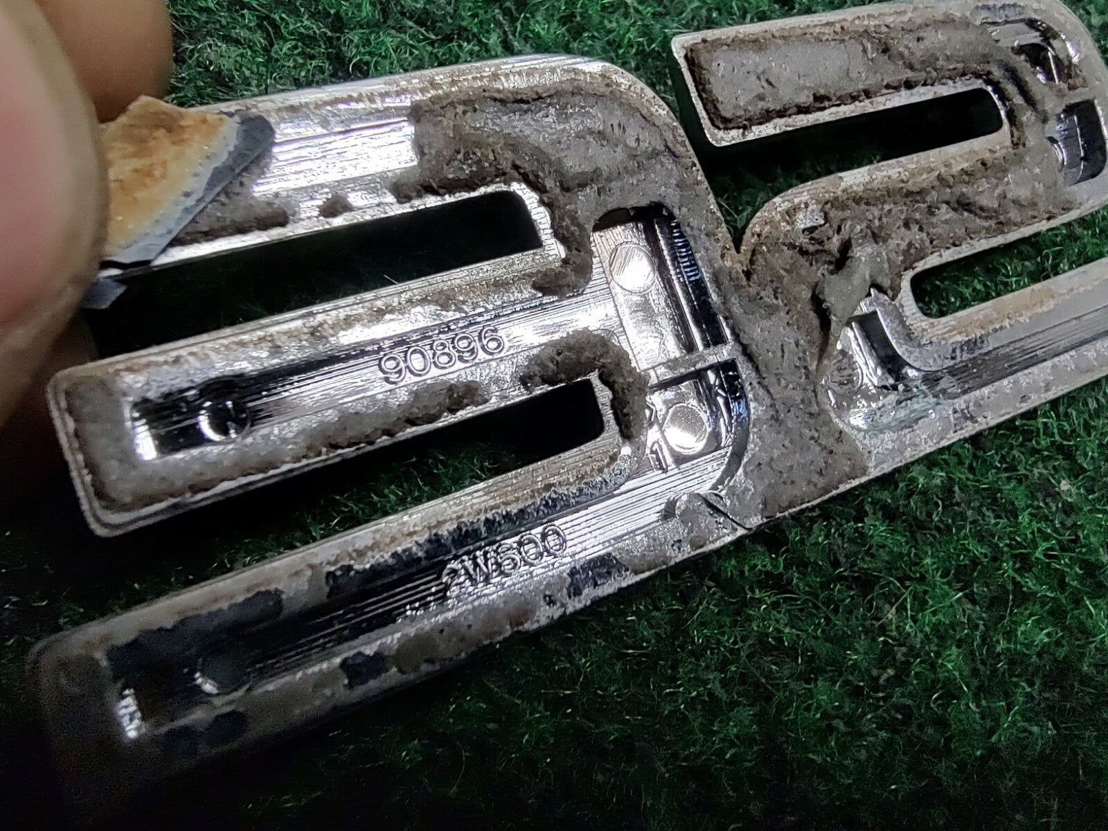 1999-2004 Nissan Pathfinder SE Rear Hatch Liftgate Emblem Badge 908962W600 2S9