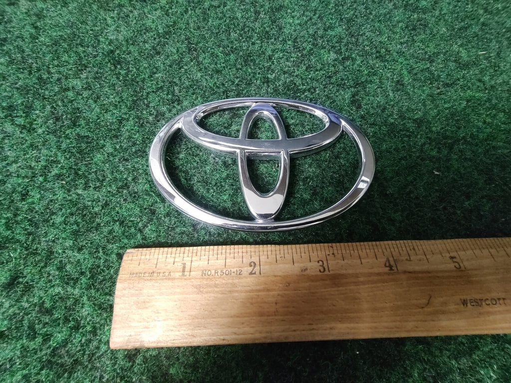 1999 - 2002 Toyota Avalon Rear Trunk Emblem Sign Badge Genuine 75471-AC010 8L3