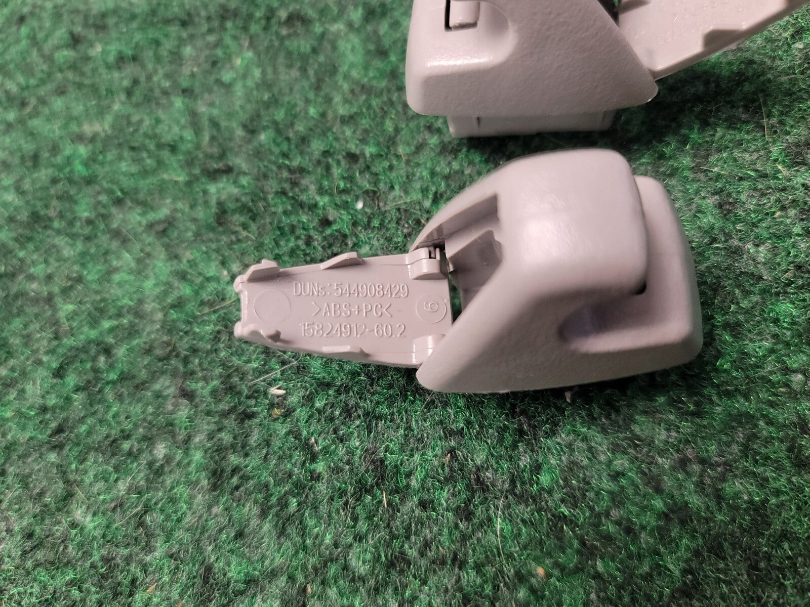 2014-2019 CADILLAC ELR ATS CTS SUN VISOR SUPPORT CLIP HOLDER HOOK OEM 15824912
