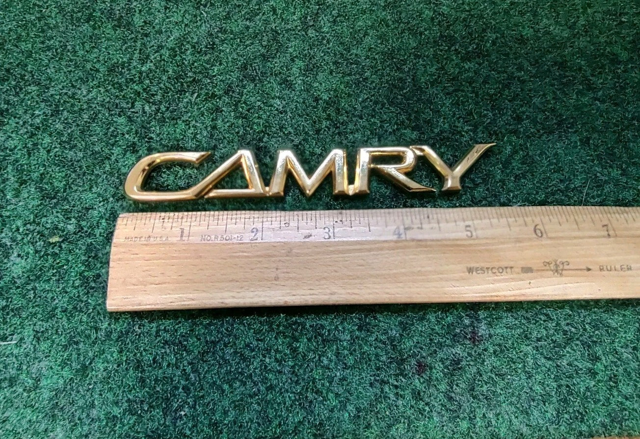 TOYOTA CAMRY REAR GATE LID GOLD EMBLEM LOGO BADGE SYMBOL OEM 9L3