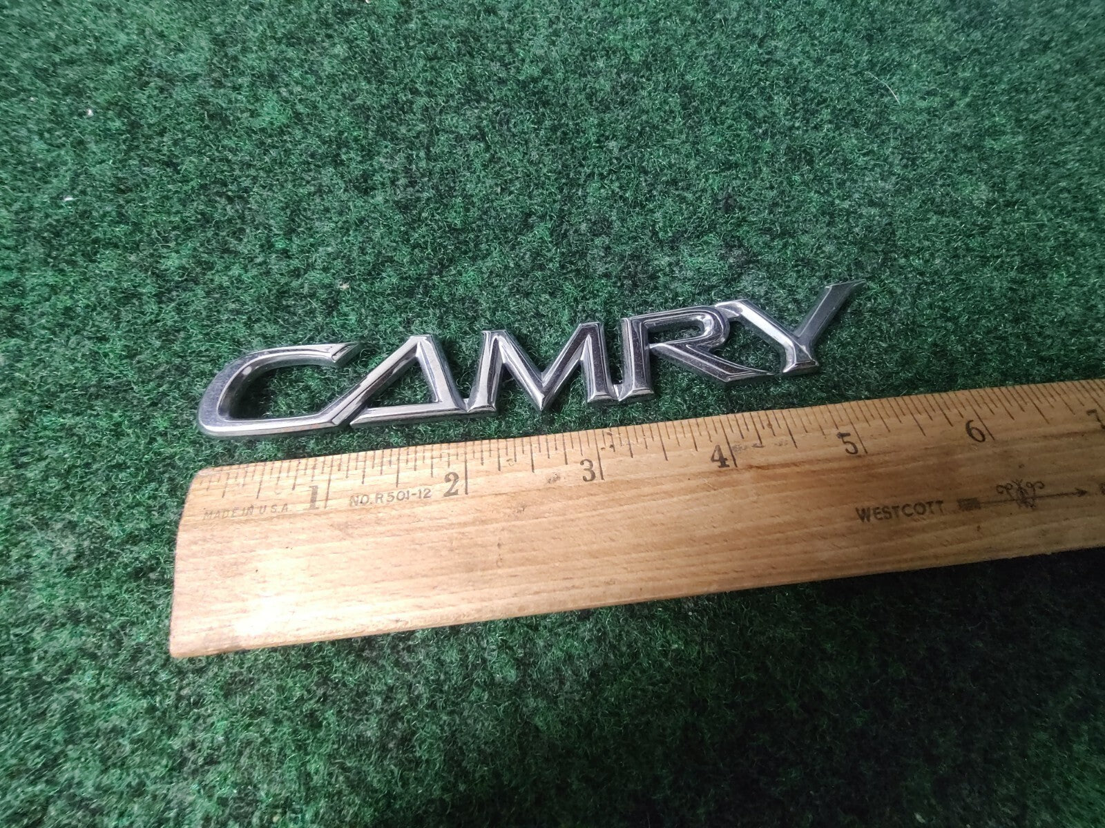 2002-2006 TOYOTA CAMRY CHROME REAR EMBLEM LOGO BADGE NAME PLATE OEM 8L3