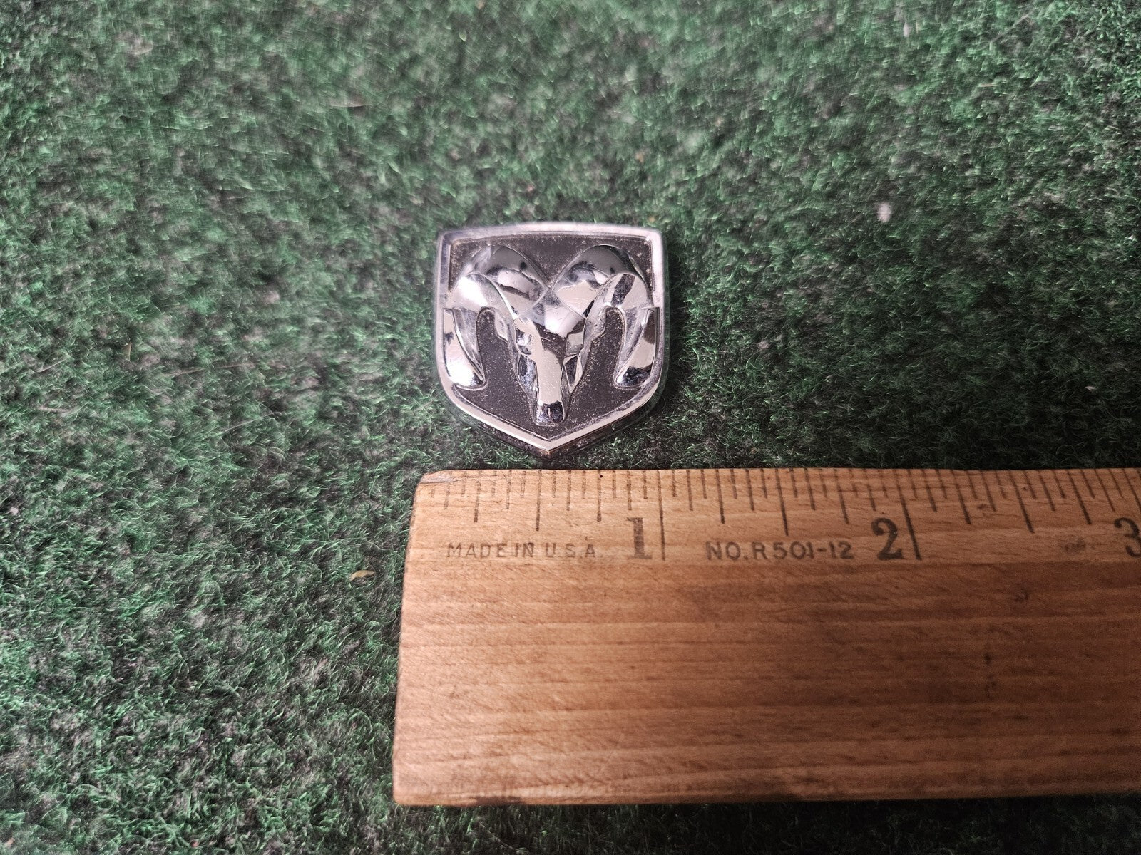 DODGE STEERING WHEEL EMBLEM RAM 1500 2500 CHARGER OEM DURANGO CARAVAN 3L2