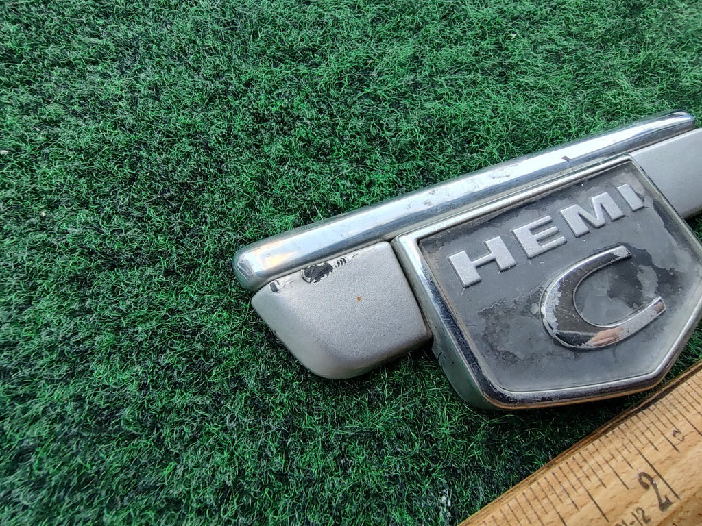 2006 2007 Chrysler 300 HEMI C LEFT DRIVER Side Emblem Trim Logo OEM White 2L3