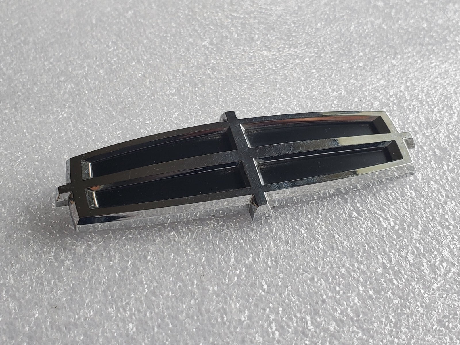 LINCOLN FENDER CHROME EMBLEM LOGO BADGE USED SIGN 8A13-16C144-AB OEM 2L1