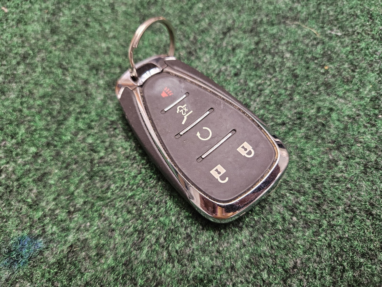 OEM Chevrolet Malibu Cruz Camaro Smart Key Fob with 5 Buttons Used Key Cut 7S5