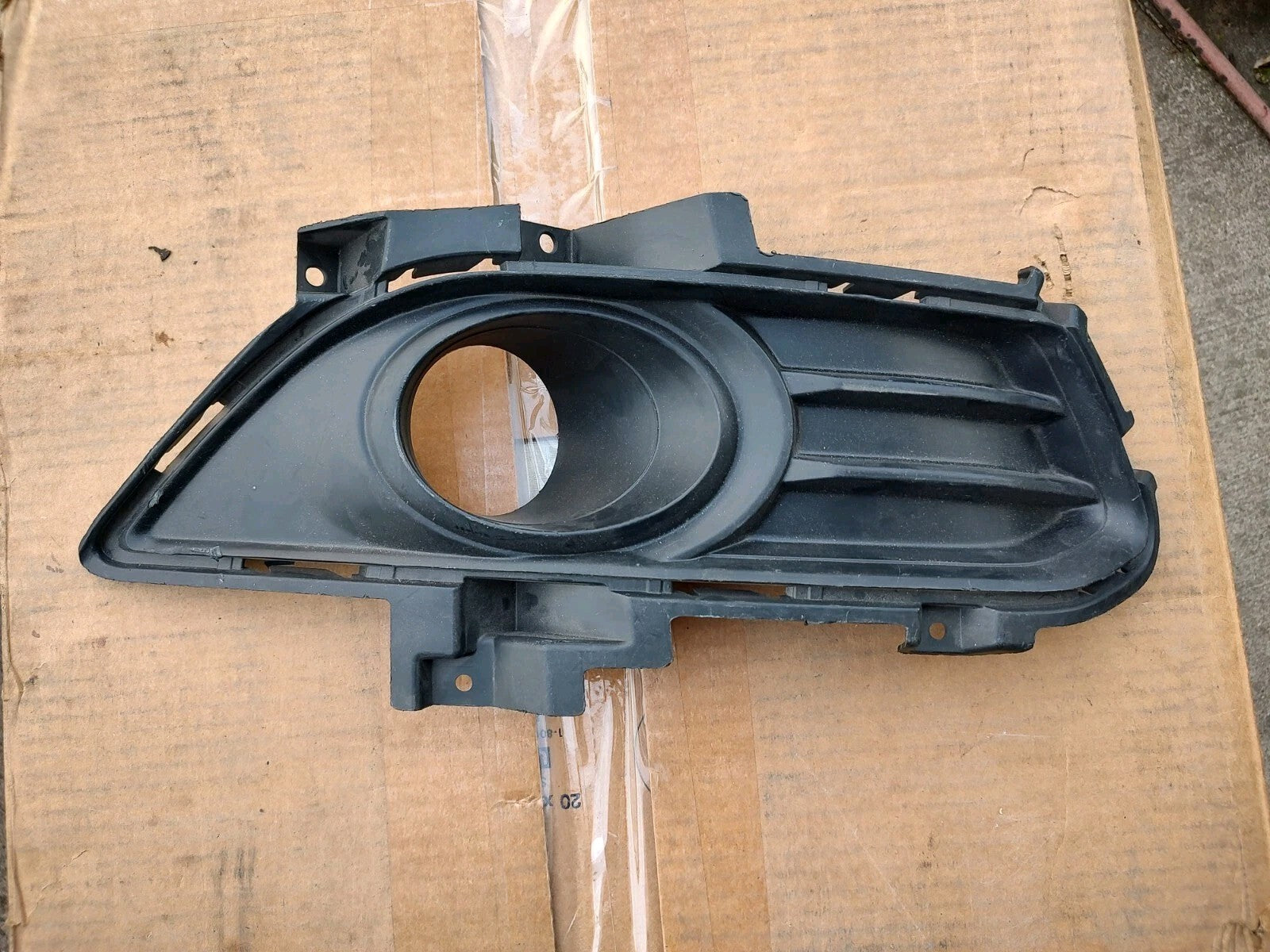 2013-2016 Ford Fusion Front RH Right Bumper Fog Lamp Cover Smooth Surface LT3