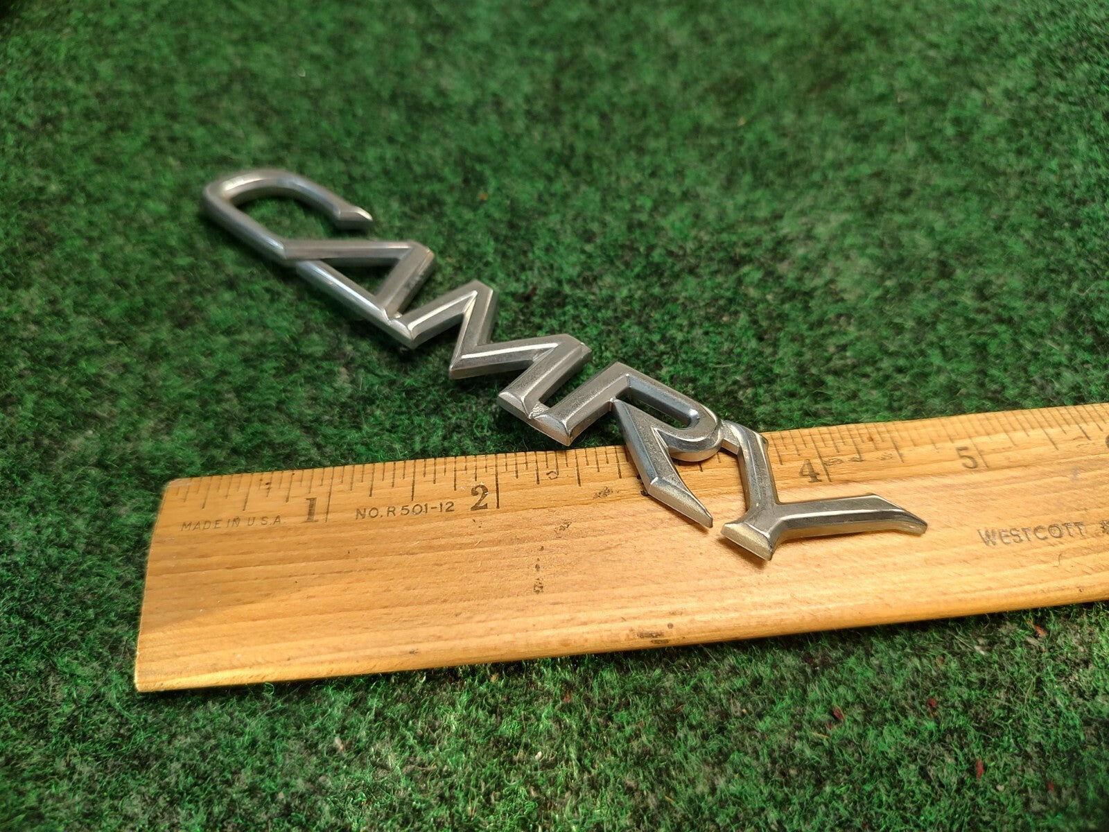 2002-2006 TOYOTA CAMRY CHROME REAR EMBLEM LOGO BADGE NAME PLATE OEM 3S8
