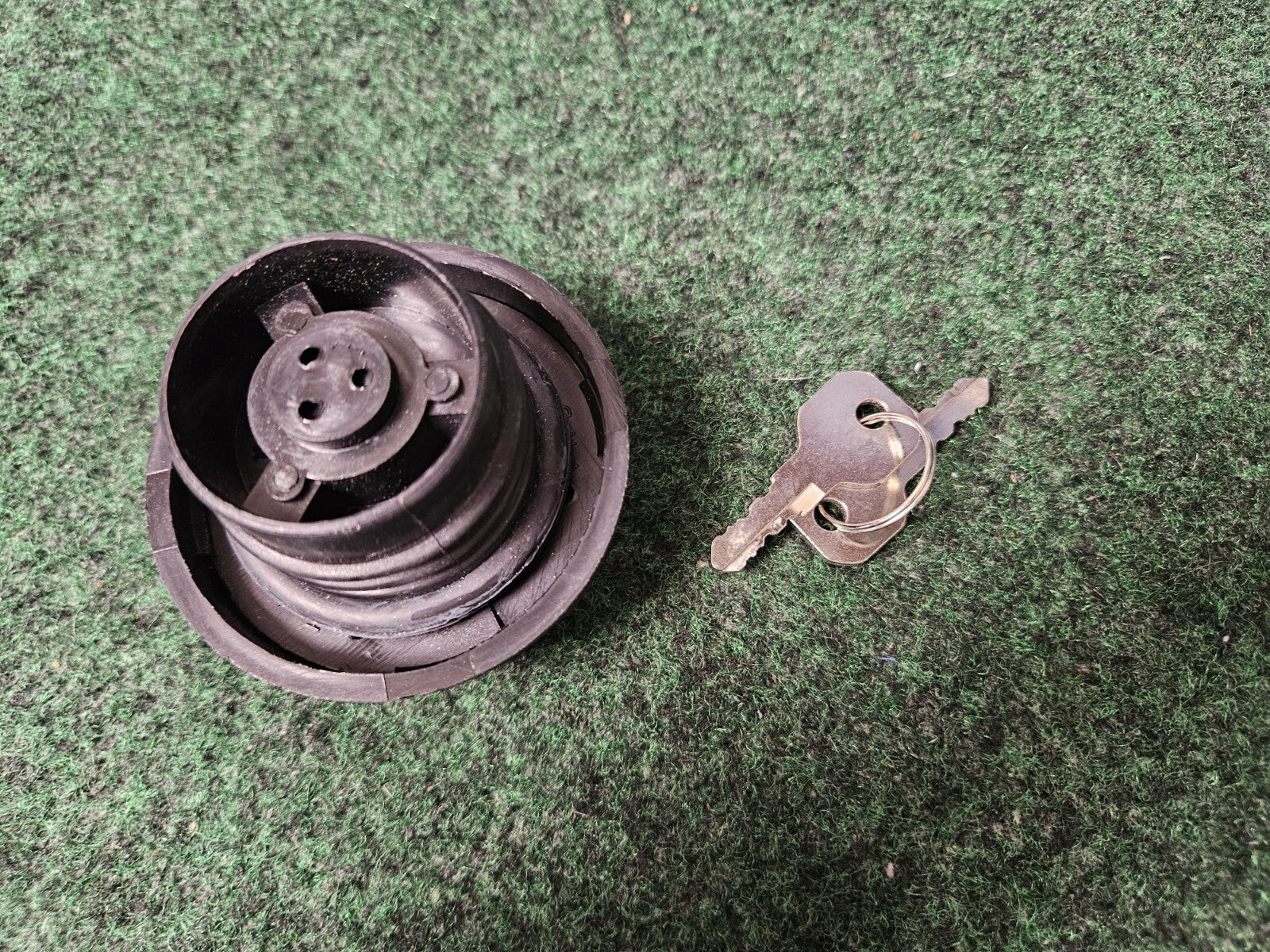 Novelty Gas Guard Fuel Cap Universal Locking With Keys 4L6