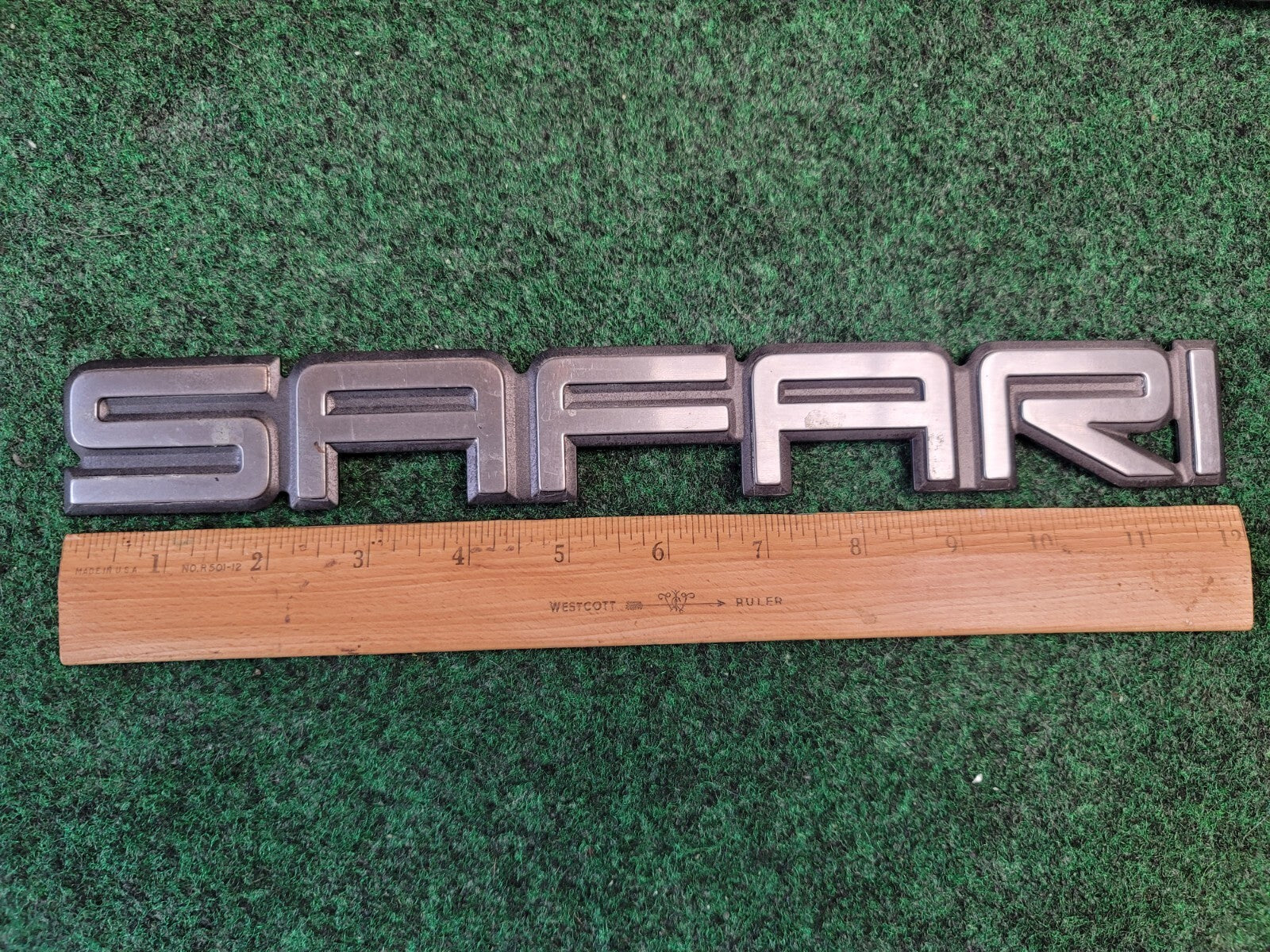 GMC 1995-2005 Safari Rear Door Emblem Badge Logo Nameplate Name 15690681 2M4