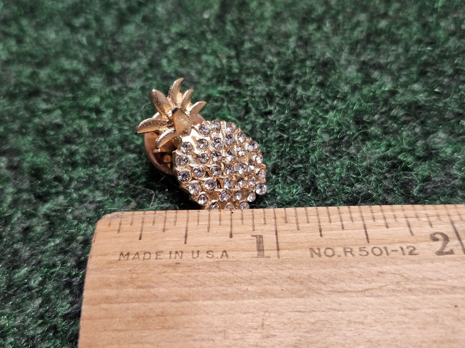 VINTAGE BROOCH GOLD TONE PIN RHINESTONE PINEAPPLE