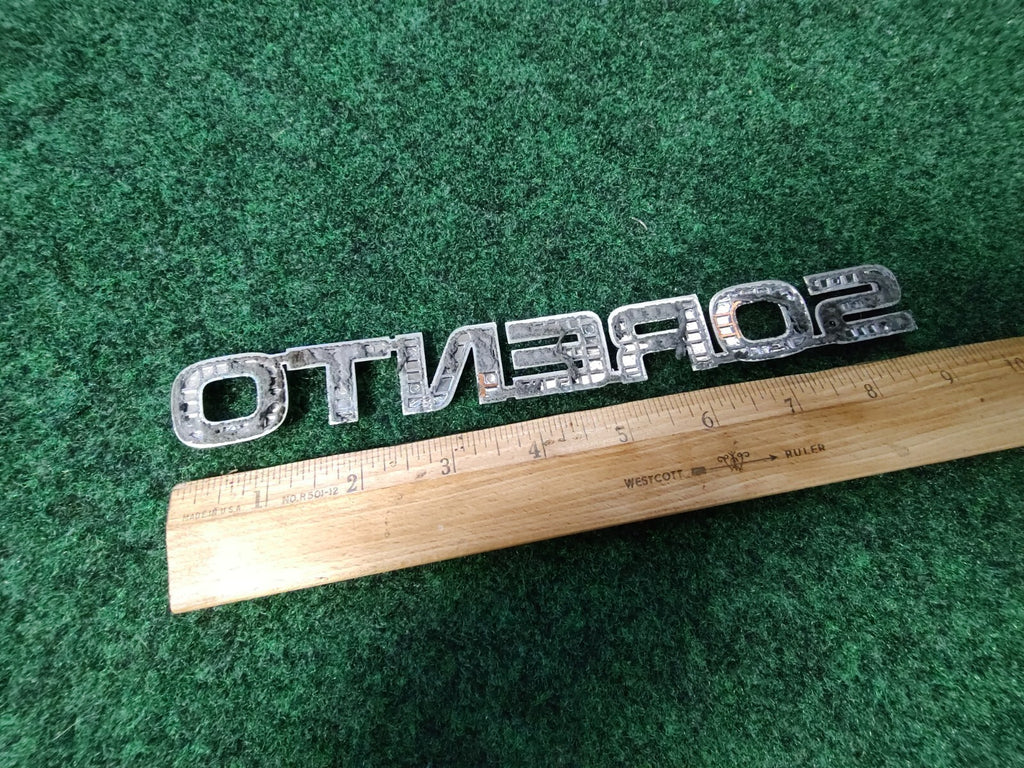 11 12 13 KIA SORENTO REAR TRUNK GATE LID CHROME EMBLEM LOGO BADGE SYMBOL 5S6