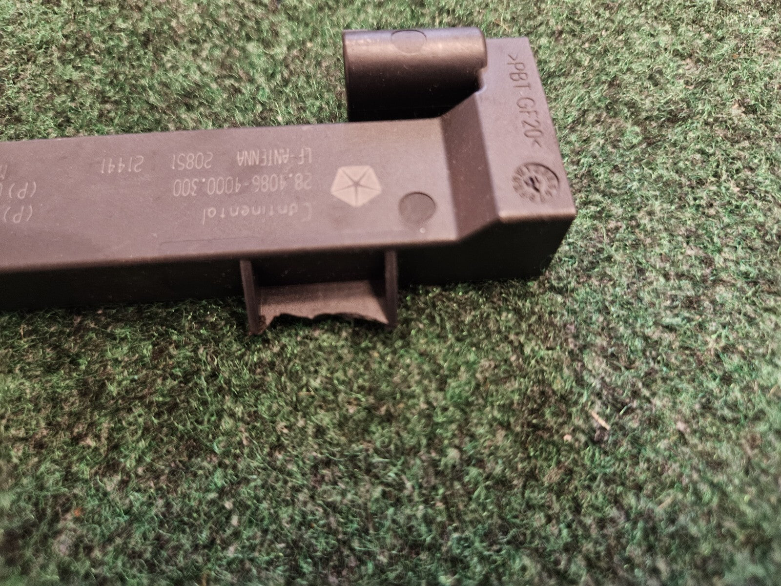 17-25 ALFA ROMEO STELVO REAR KEYLESS PASSIVE ENTRY ANTENNA MODULE Broke Tabs 5M5