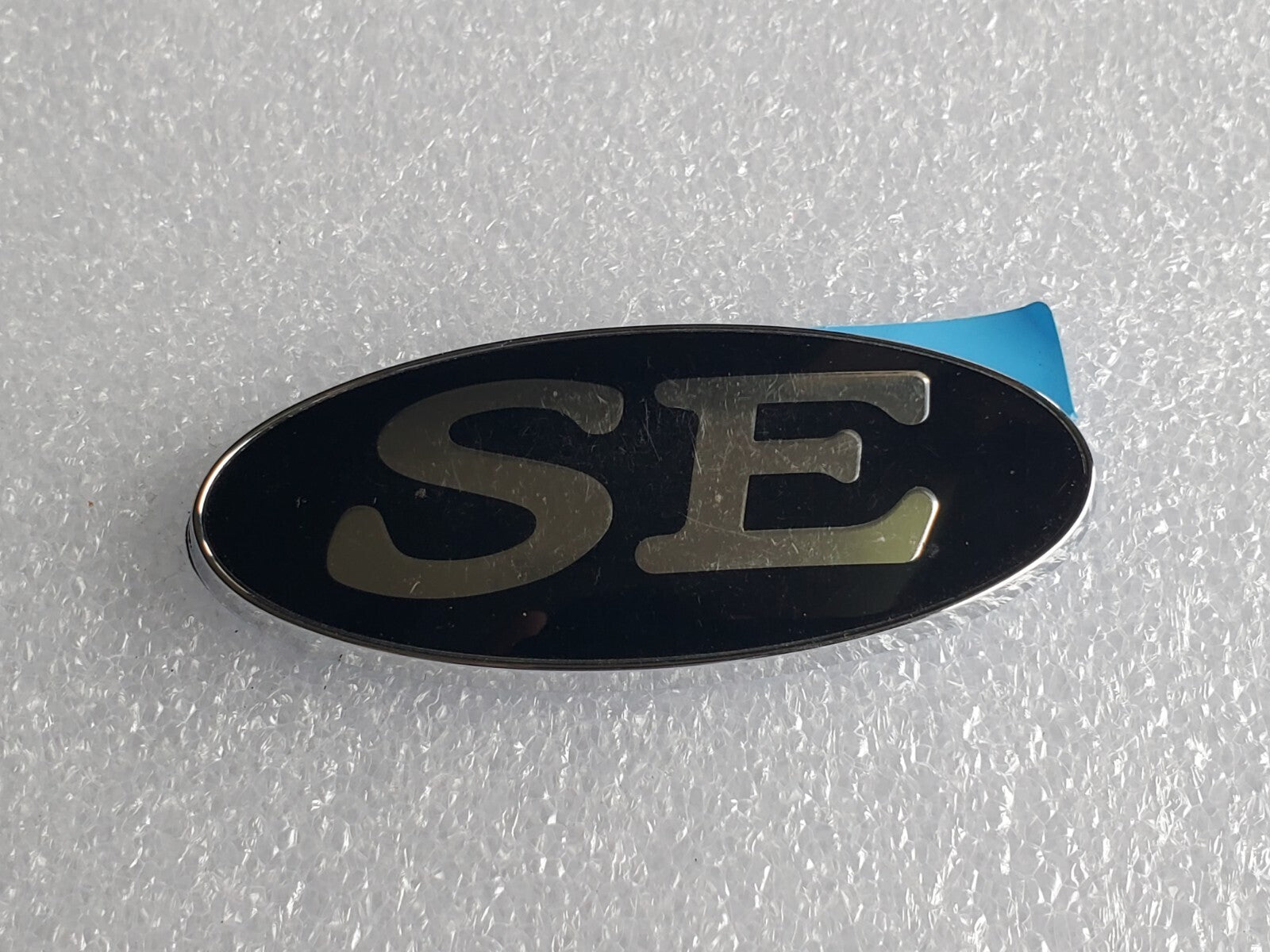 FORD MUSTANG SE CIRCA '98 REAR EMBLEM OEM 97BB F16098 2L2
