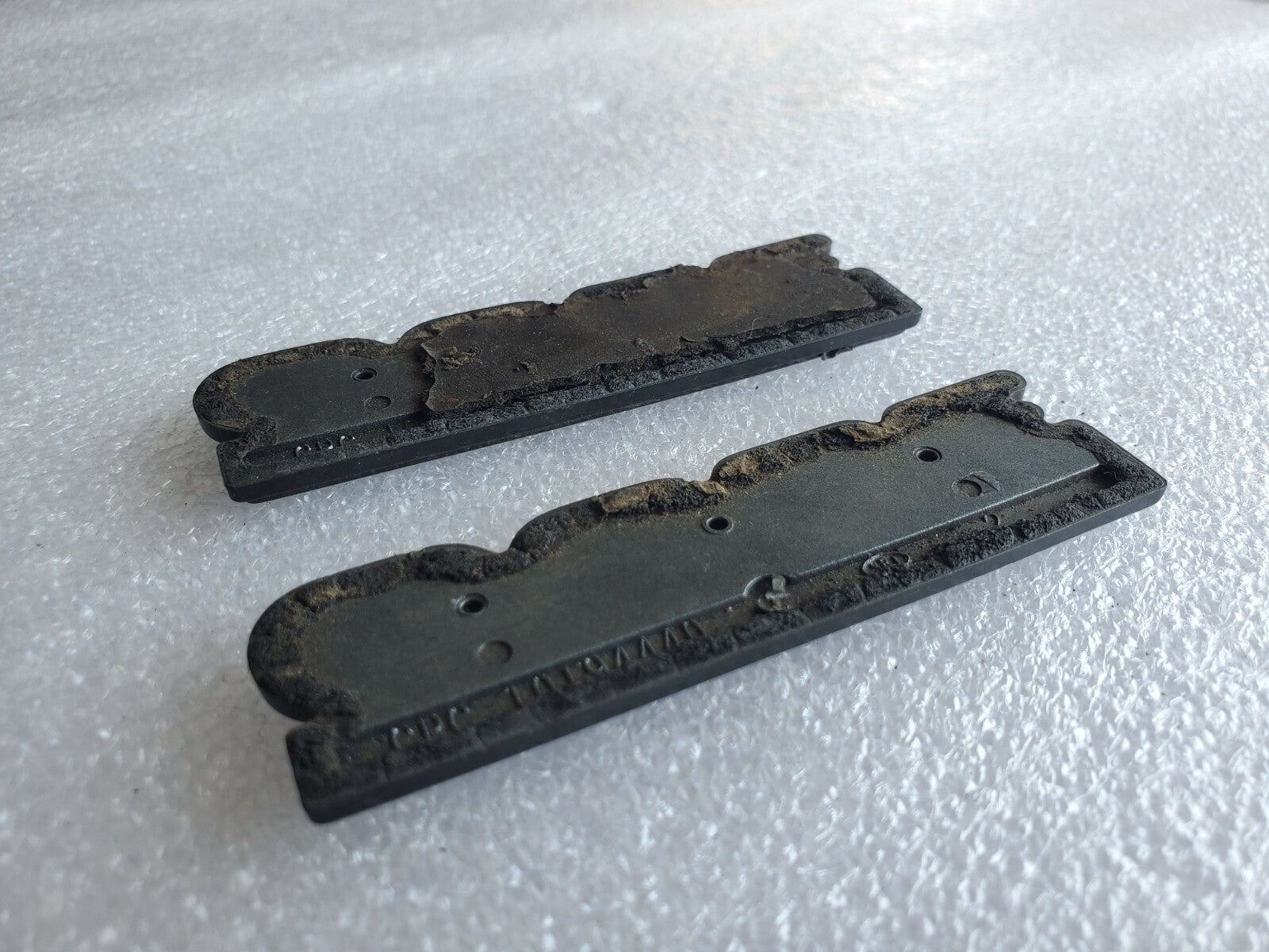 (2) BUICK REGAL 3800 TUNED PORT INJECTION CIRCA 1991 SIDE EMBLEM 10194440 VNTG