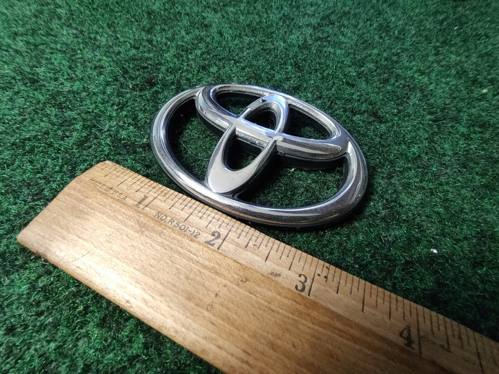 Toyota Emblem Logo Symbol Name Plate 75471 20070 3S1