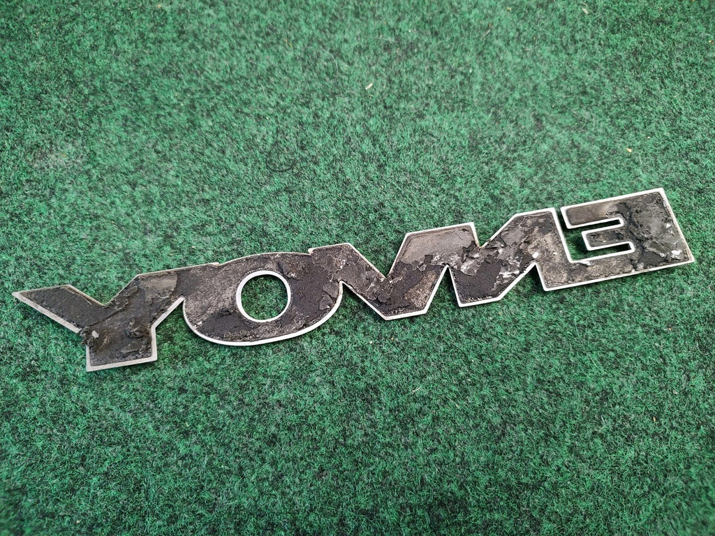 02 03 04 GMC ENVOY REAR LID TAIL GATE SIDE DOOR EMBLEM LOGO BADGE USED OEM 3M1