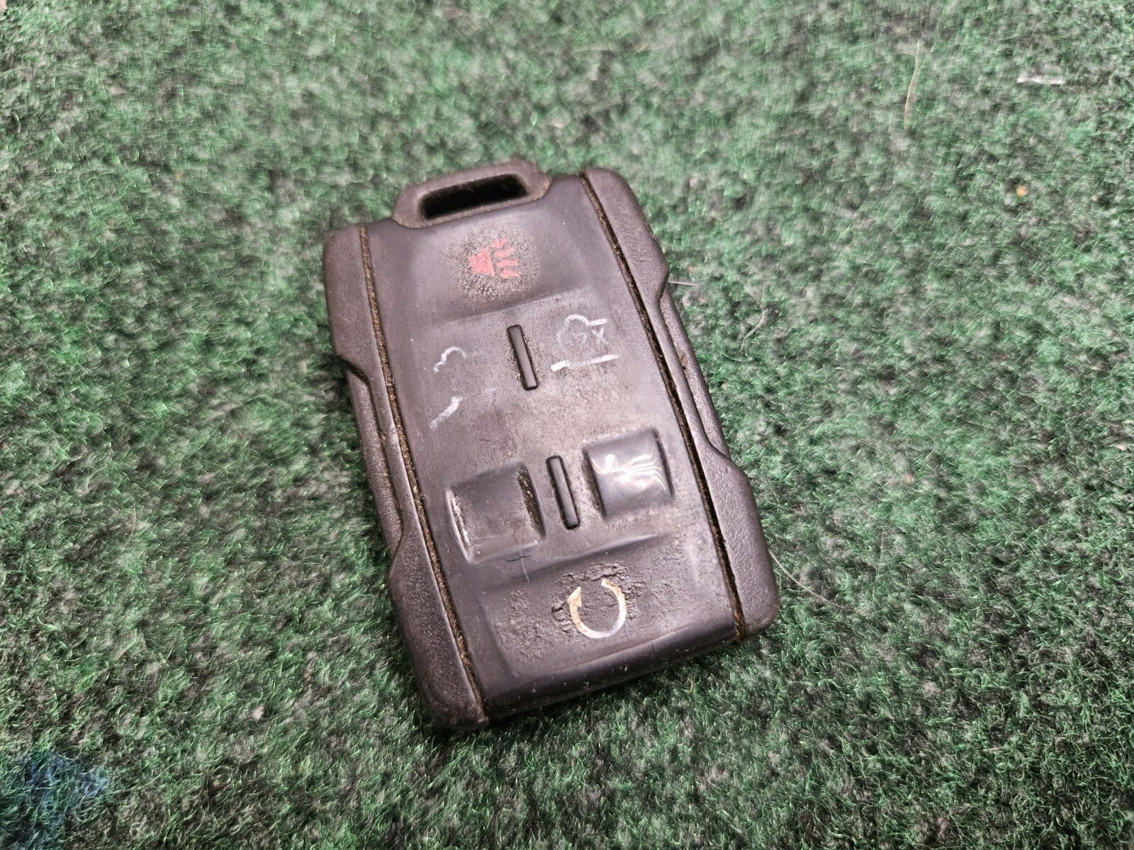 OEM CHEVROLET TAHOE SUBURBAN 15-20 ENTRY REMOTE FOB - M3N-32337100 13577766 7S5