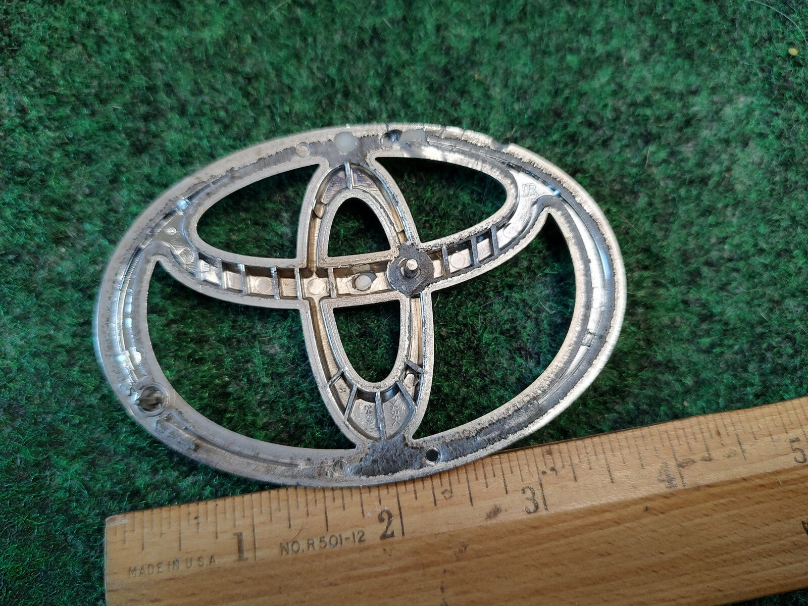 2002-2006 Toyota Camry XLE V6 Emblem Logo Symbol Badge Rear Tailgate Chrome 3S9