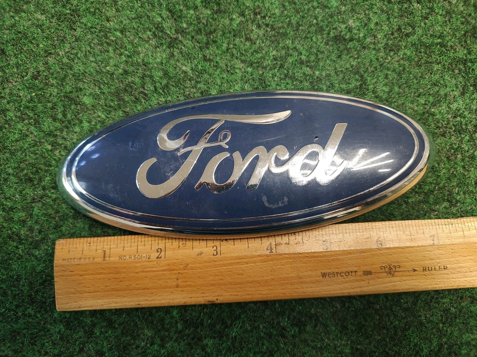 2005 2006 2007 Ford 500 2006 Fusion Grille Emblem 5F93-8B262-AA OEM 4S9