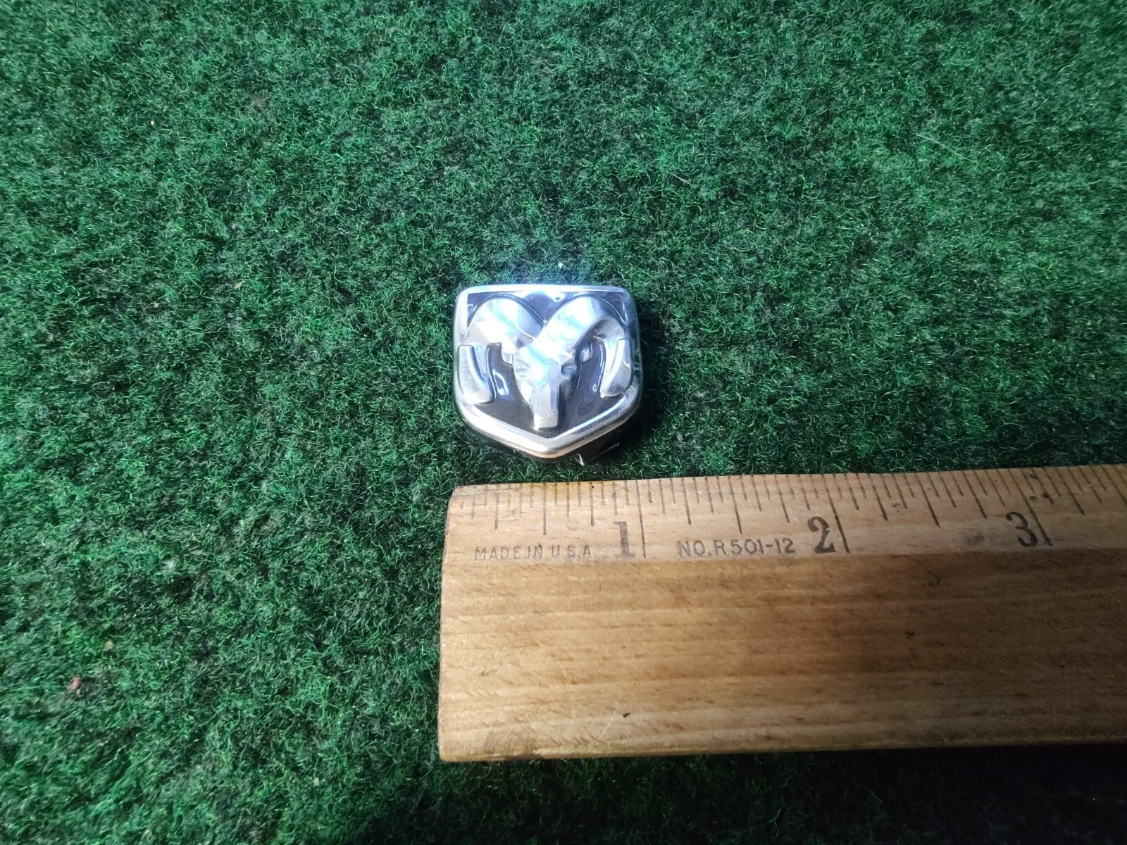 DODGE STEERING WHEEL EMBLEM RAM 1500 2500 CHARGER NITRO DURANGO CARAVAN 8L2