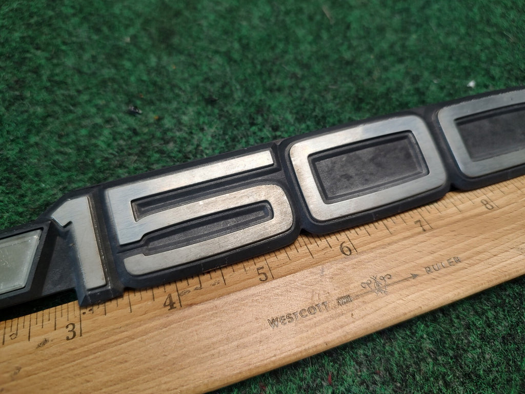 00 01 02 03 04 05 06 CHEVROLET SILVERADO 1500 SIDE EMBLEM BADGE 15707431 3S4