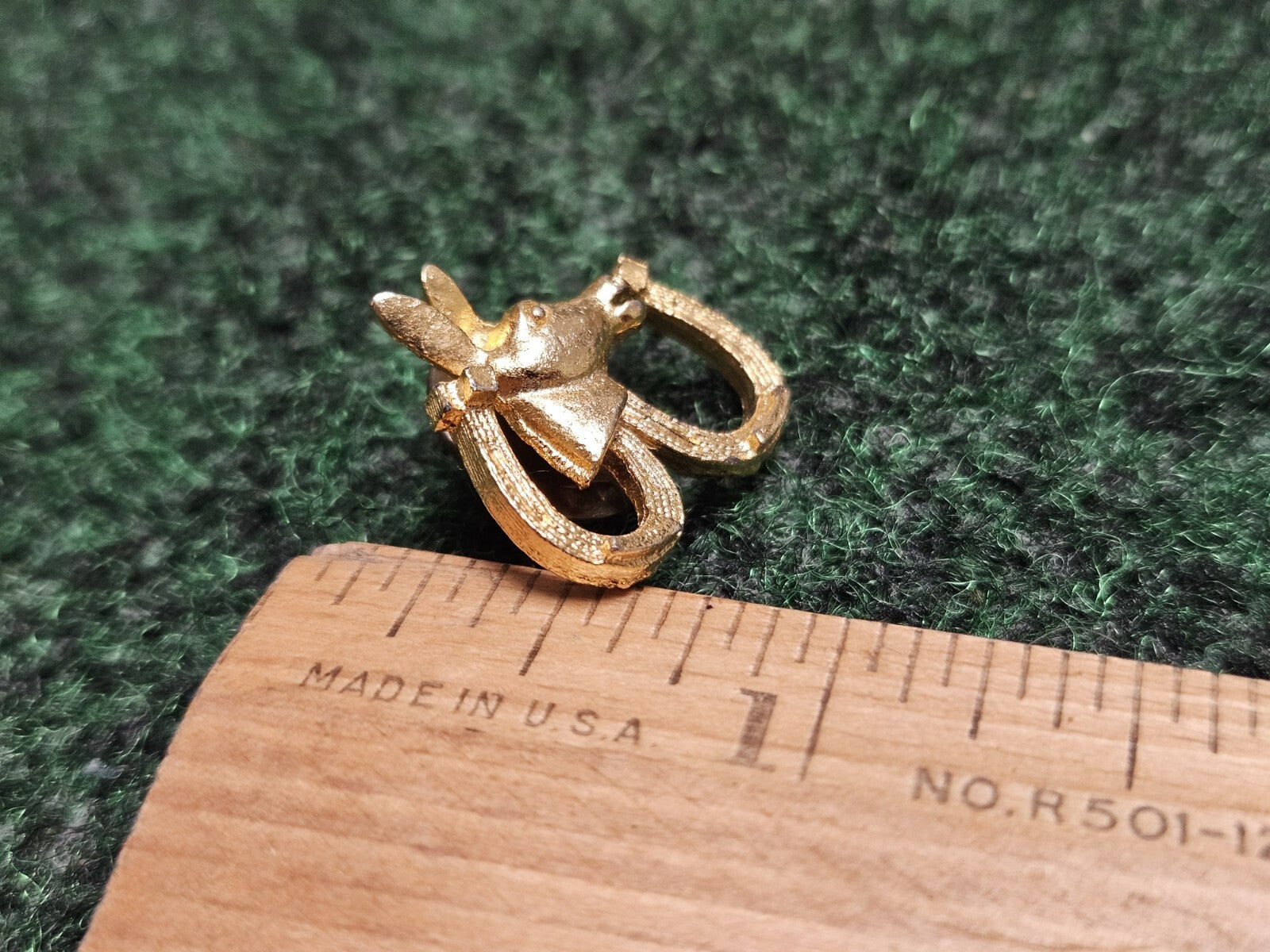 Vtg 1960's Golf Oil Promo Democratic Gold Tone Pin Small Donkey Horseshoes
