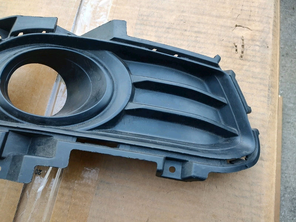 2013-2016 Ford Fusion Front RH Right Bumper Fog Lamp Cover Smooth Surface LT4
