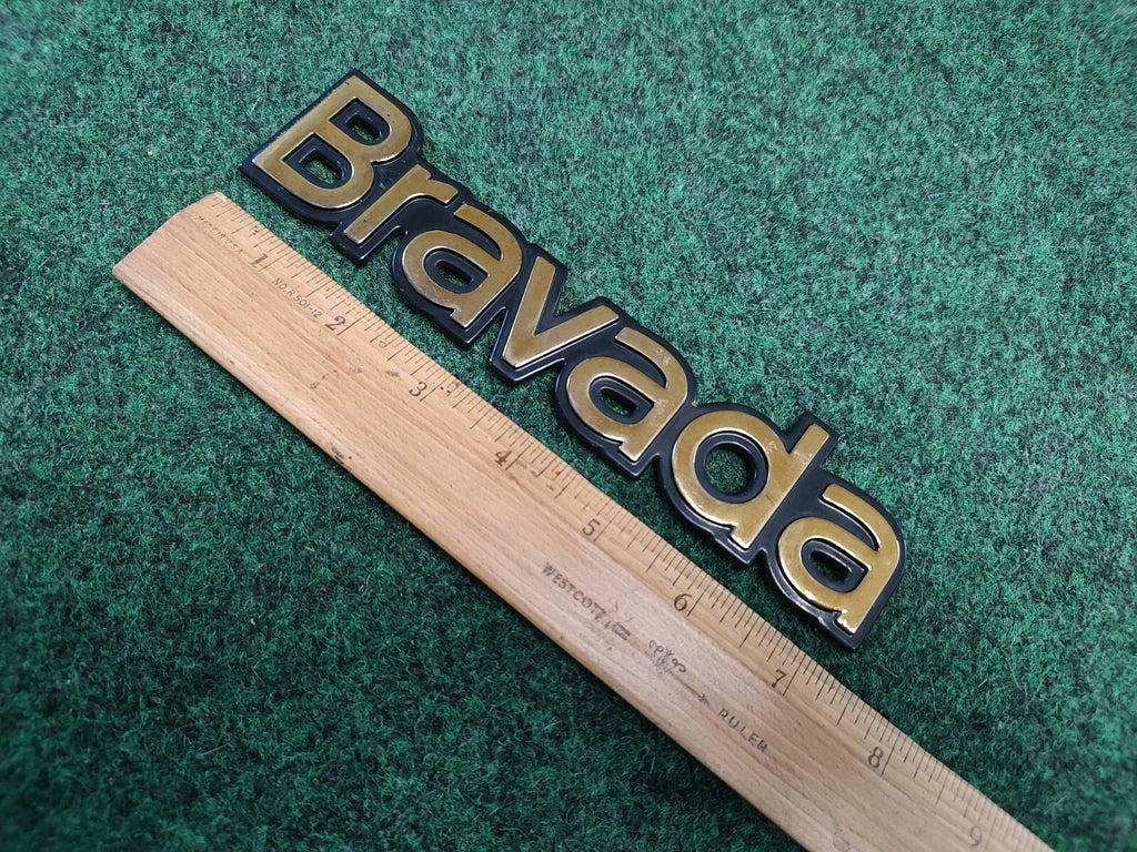 96 97 98 99 00 01 OLDSMOBILE BRAVADA REAR LID SIDE EMBLEM LOGO BADGE Gold 2S2