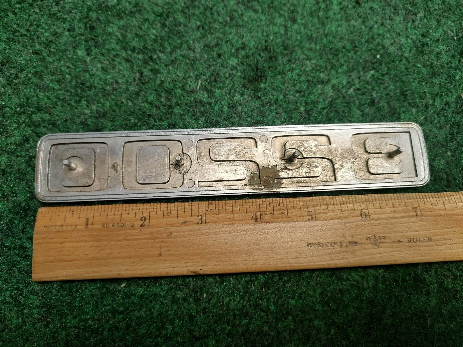 1986-1993 MAZDA B2200 SIDE FENDER EMBLEM BADGE SYMBOL LOGO NAMEPLATE 2S4