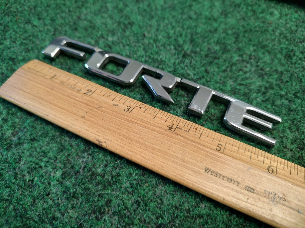 10 11 12 13 KIA FORTE REAR GATE LID CHROME EMBLEM LOGO BADGE SYMBOL USED OEM 5S1