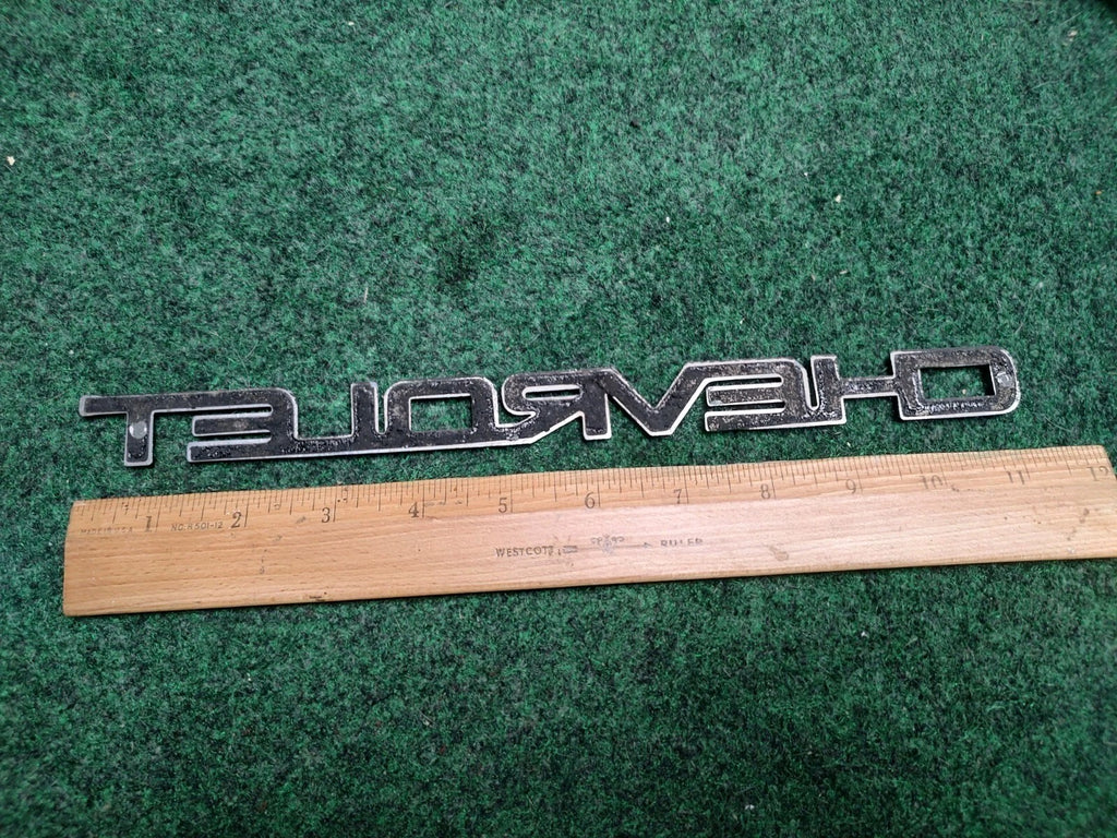 1992-2007 CHEVROLET SUV Truck Rear Emblem Nameplate OEM 10120219 15998983 2S4