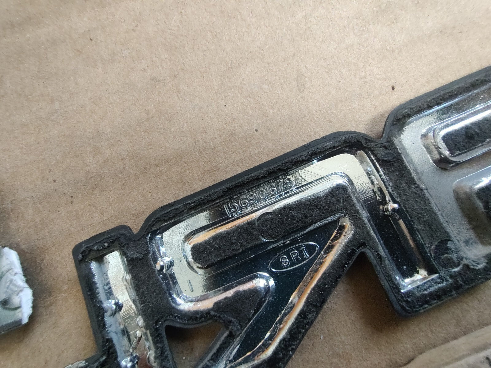 1996-2004 GMC Safari AWD Decal Logo Badge Name Plate Emblem Cracked DL1