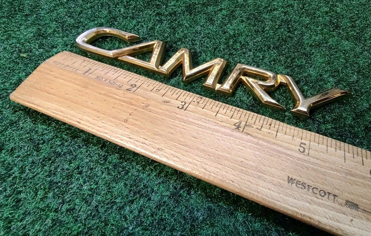 TOYOTA CAMRY REAR GATE LID GOLD EMBLEM LOGO BADGE SYMBOL OEM 9L3