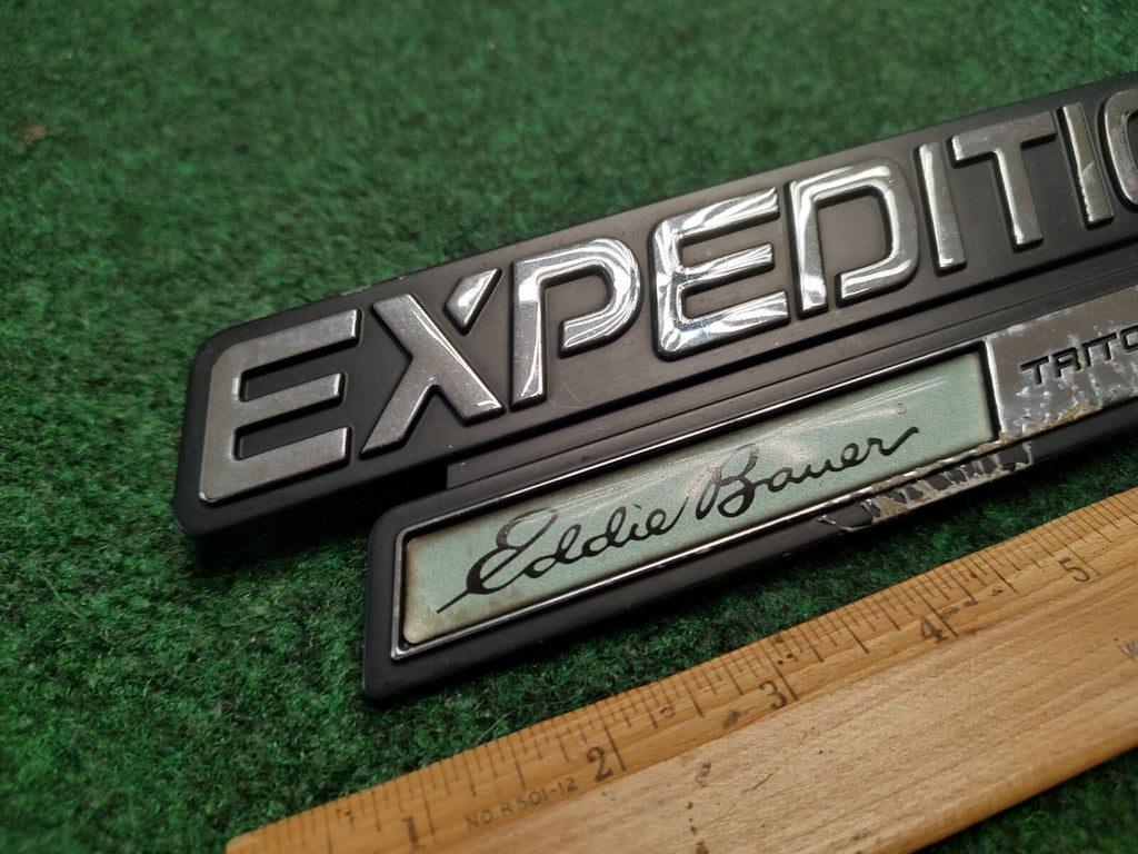 1997-2002 FORD EXPEDITION EDDIE BAUER TRITON V8 EMBLEM BADGE SYMBOL OEM 2S3