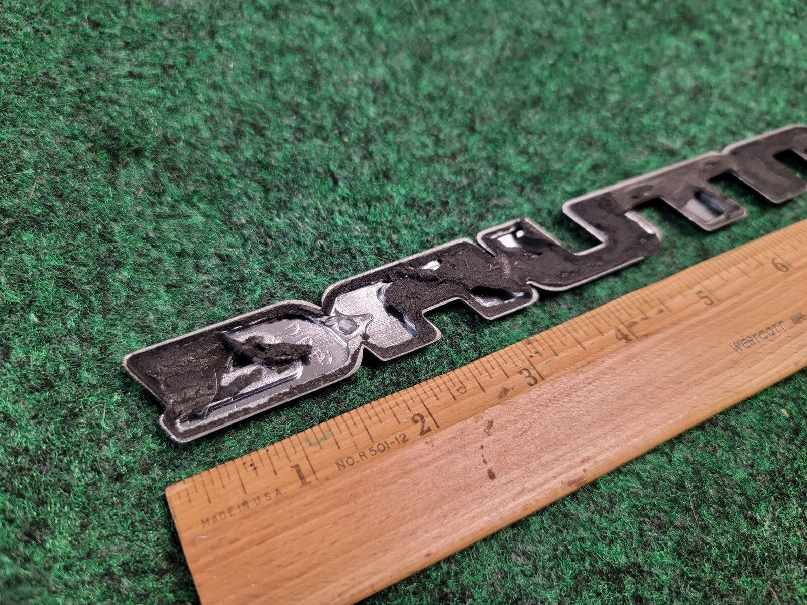 1997-2005 CHEVROLET VENTURE REAR EMBLEM BADGE LOGO CHROME OEM 1M8