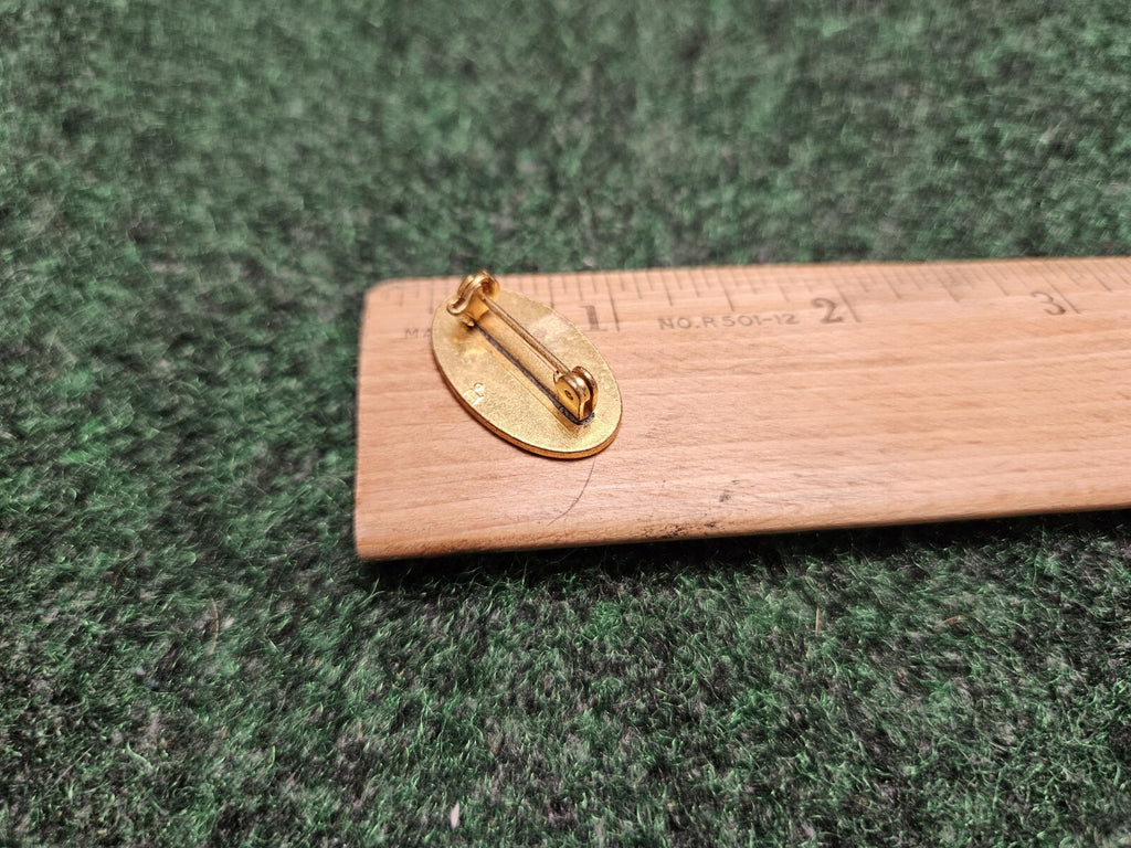 World Assn of Girl Guides & Girl Scouts Brownie Hand Sign Pin Vintage